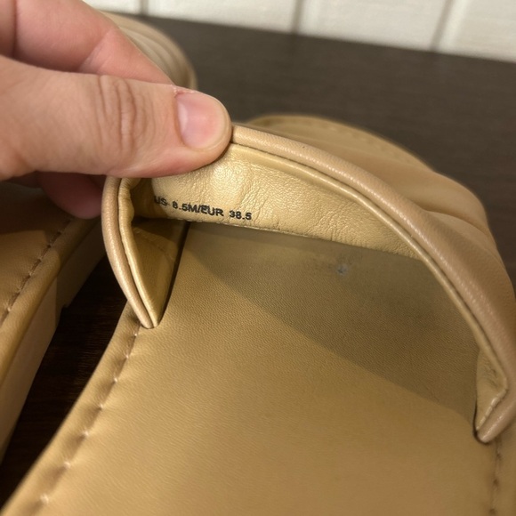 Vince Olina Slip On Sandals, size 8.5. - Picture 7 of 9